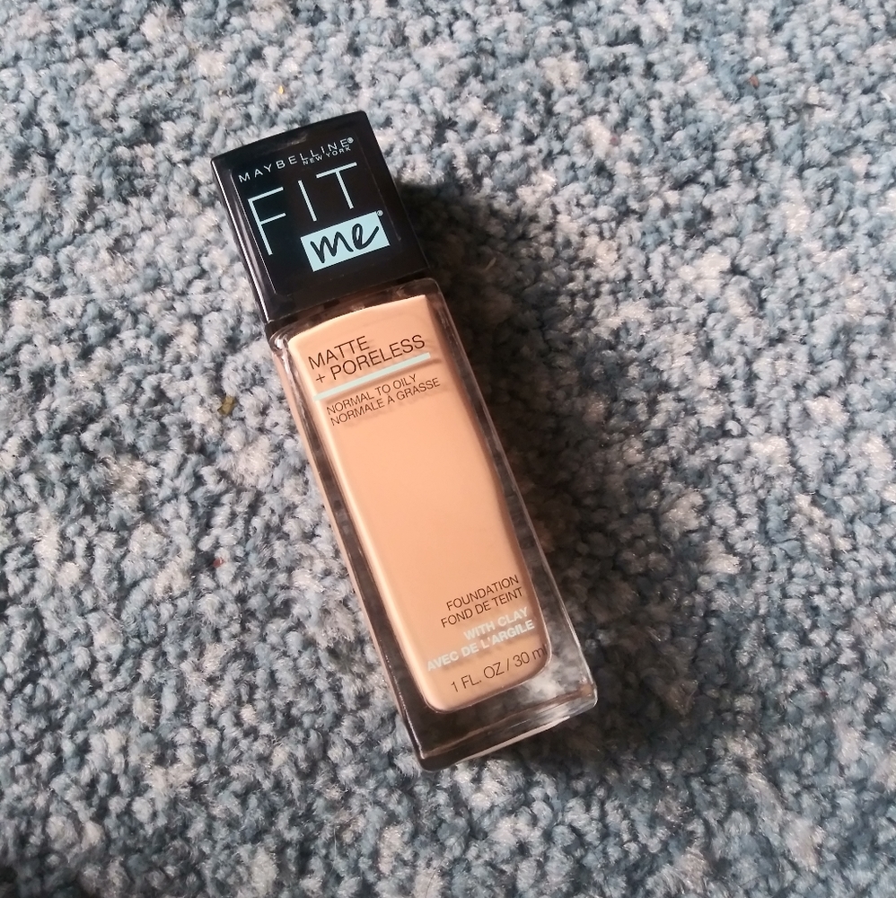 Maybelline FitMe Matte+Poreless Foundation #120